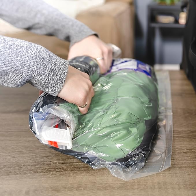 Hefty Shrink-Pak Travel Storage Bags – For Clothes, Pillows, Towels, Blankets & More – Space Saver Suction Sealer Bags for Luggage or Moving – 4 Large, 22.5x18 Inches, 4 XL, 27.5x 19.5 Inches