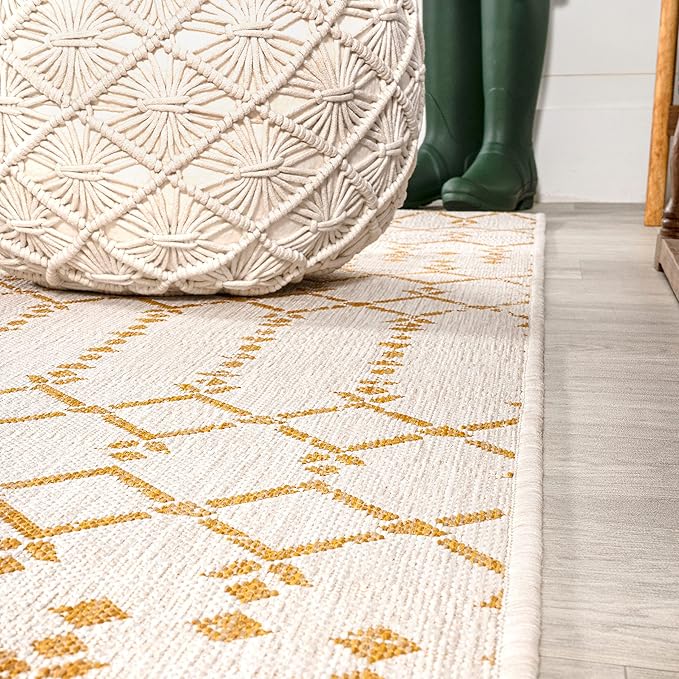 JONATHAN Y SMB108J-5R Ourika Moroccan Geometric Textured Weave Indoor Outdoor Area Rug, Coastal, Bohemian, Modern Easy-Cleaning,Bedroom,Kitchen,Backyard,Patio,Non Shedding, Cream/Yellow, 5' Round