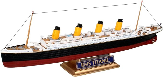 Revell 05804 22.3 cm R.M.S. Titanic Model Kit