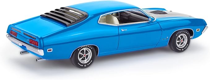 Revell 14534 1970 Ford Torino Cobra 1:25 Scale 128-Piece Skill Level 4 Model Car Building Kit