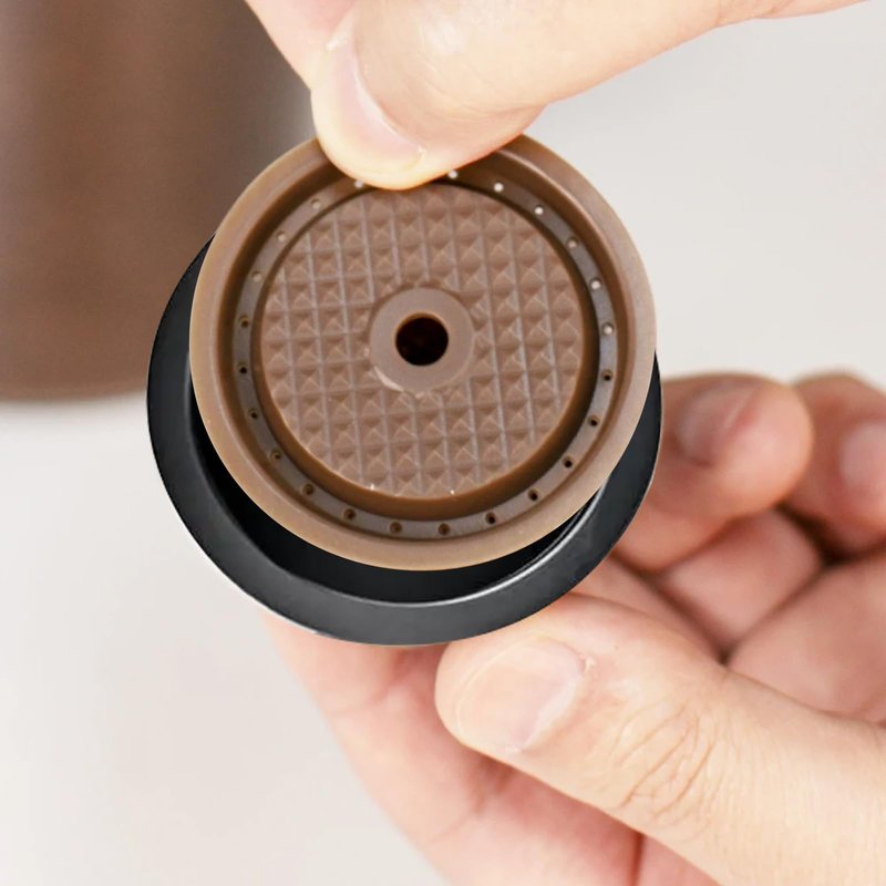 Sendoger Starter Set (4 Cups & 2 Silicone Lids) Reusable Pods for Nespresso Vertuo, 2x150ml & 2x230ml Refillable Coffee Capsules Compatible with Vertuoline Plus & GCAT1 and ENV135/150,No Foil Needed