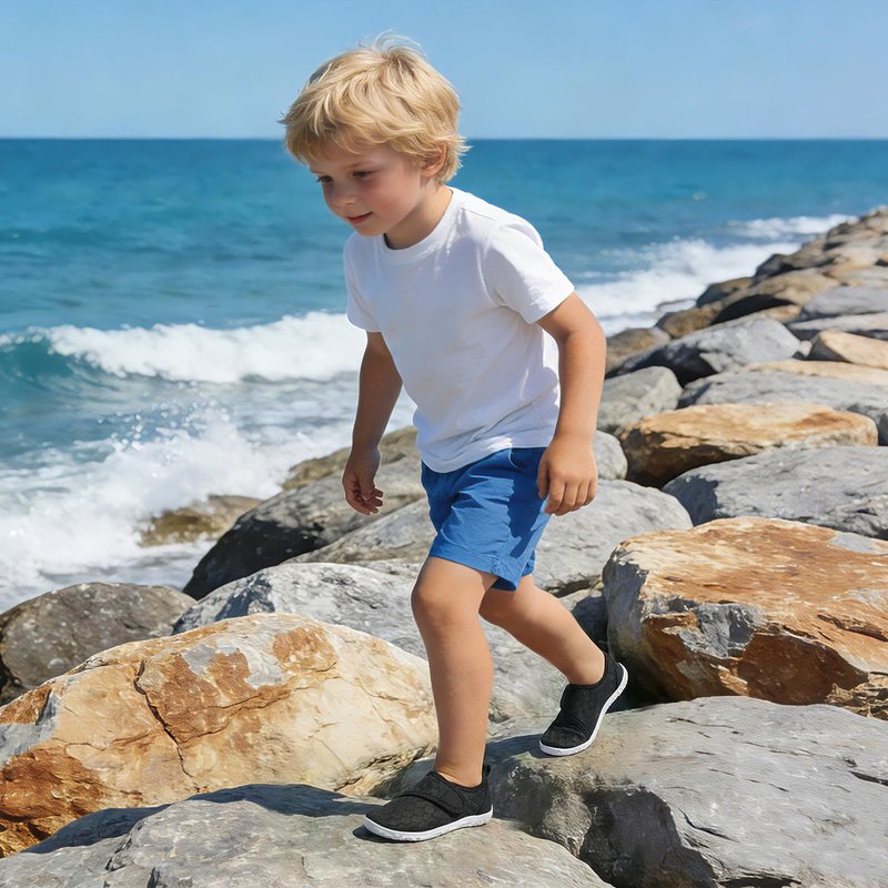 LeIsfIt Toddler Water Shoes Boys Girls Barefoot Aqua Socks Kids Breathable Quick-Dry Swim Shoes for Beach Pool Surf, Black, 7 Toddler