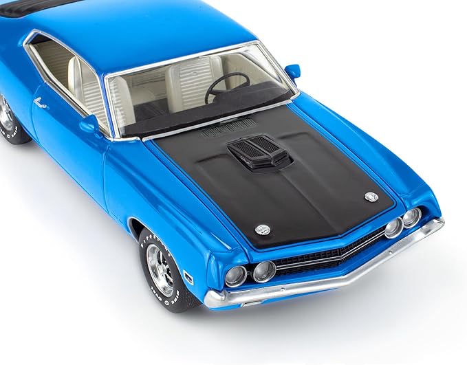 Revell 14534 1970 Ford Torino Cobra 1:25 Scale 128-Piece Skill Level 4 Model Car Building Kit