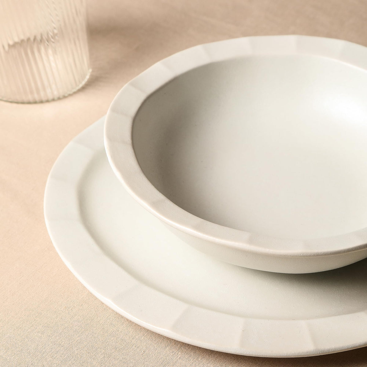 Stone Lain Oasis Stoneware Plate Dish Set, 4-Piece Dinner Plates - Ceramic Serving Dishes for 4 People - Microwave & Dishwasher Safe, White