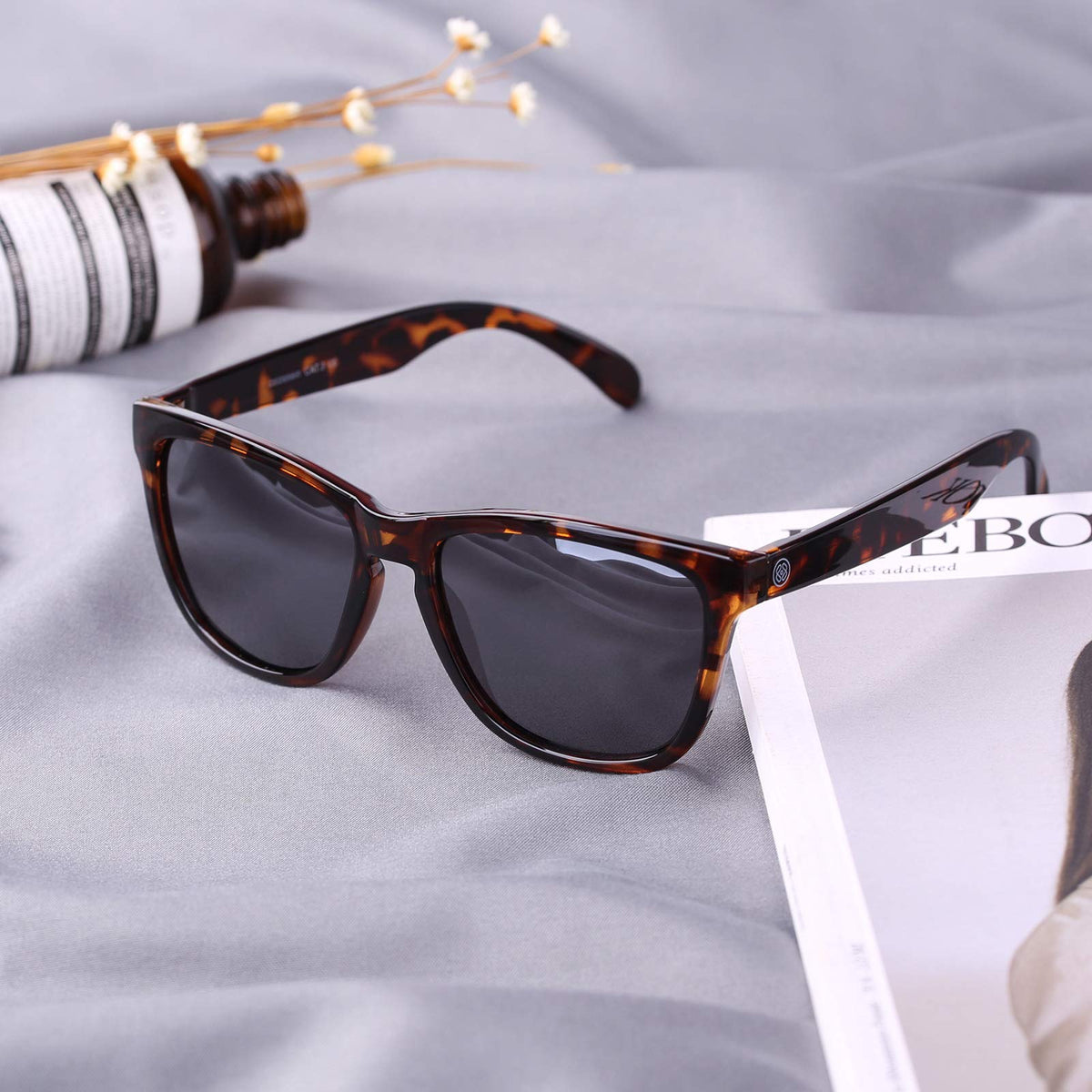 COLOSSEIN Fashion Polarized Sunglasses For Women Men Classic Vintage Square Frame UV400 Protection Lens