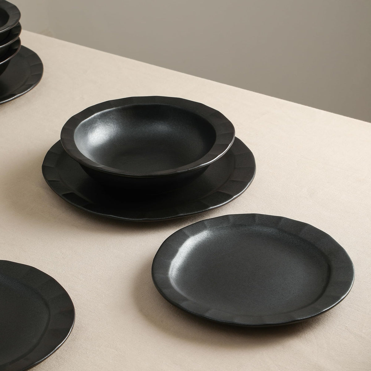 Stone Lain Oasis Stoneware Plate Dish Set, 4-Piece Dinner Plates - Ceramic Serving Dishes for 4 People - Microwave & Dishwasher Safe, White
