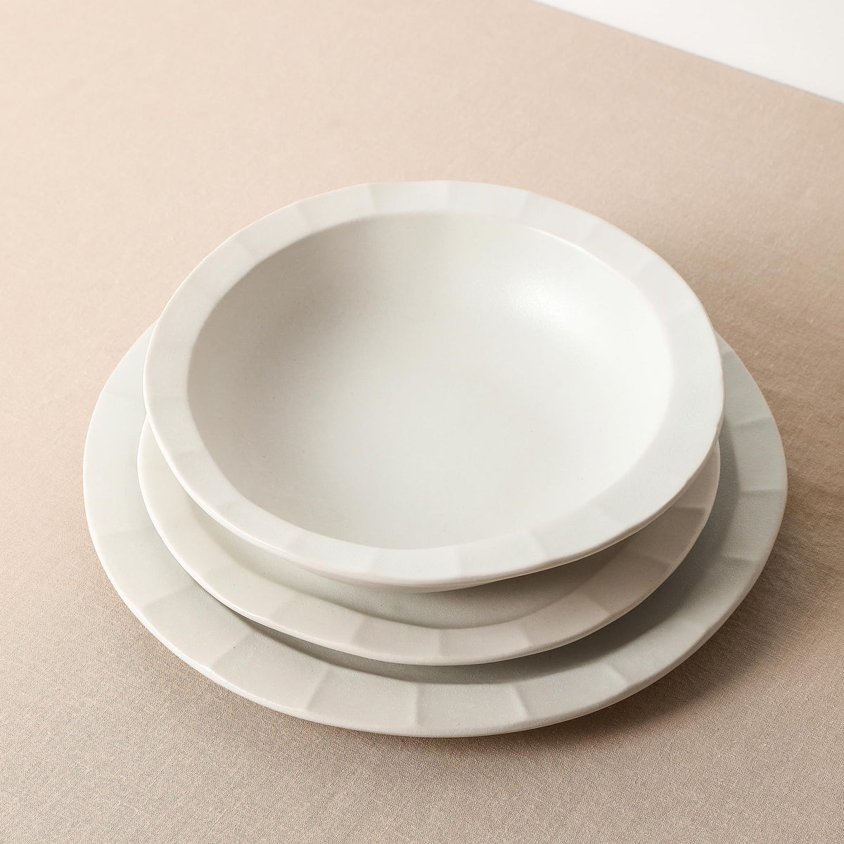 Stone Lain Oasis Stoneware Plate Dish Set, 4-Piece Dinner Plates - Ceramic Serving Dishes for 4 People - Microwave & Dishwasher Safe, White
