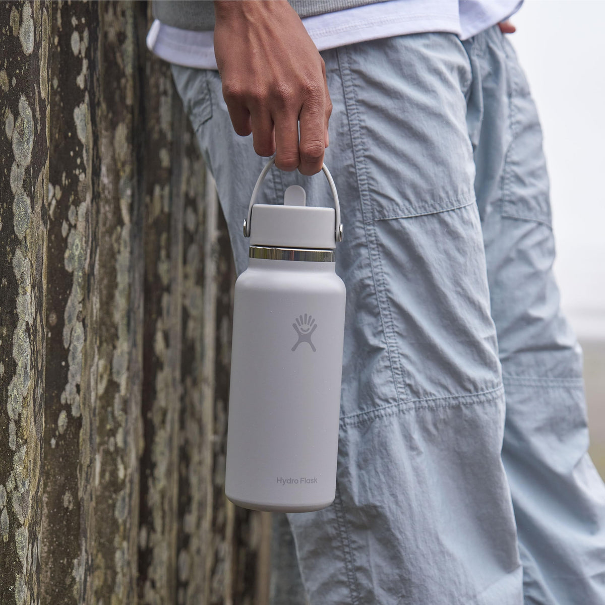 Hydro Flask Water Bottle - Insulated Stainless Steel - Wide Mouth Flex Straw Lid, Non Spill, Leakproof and Refillable in 64 Oz White