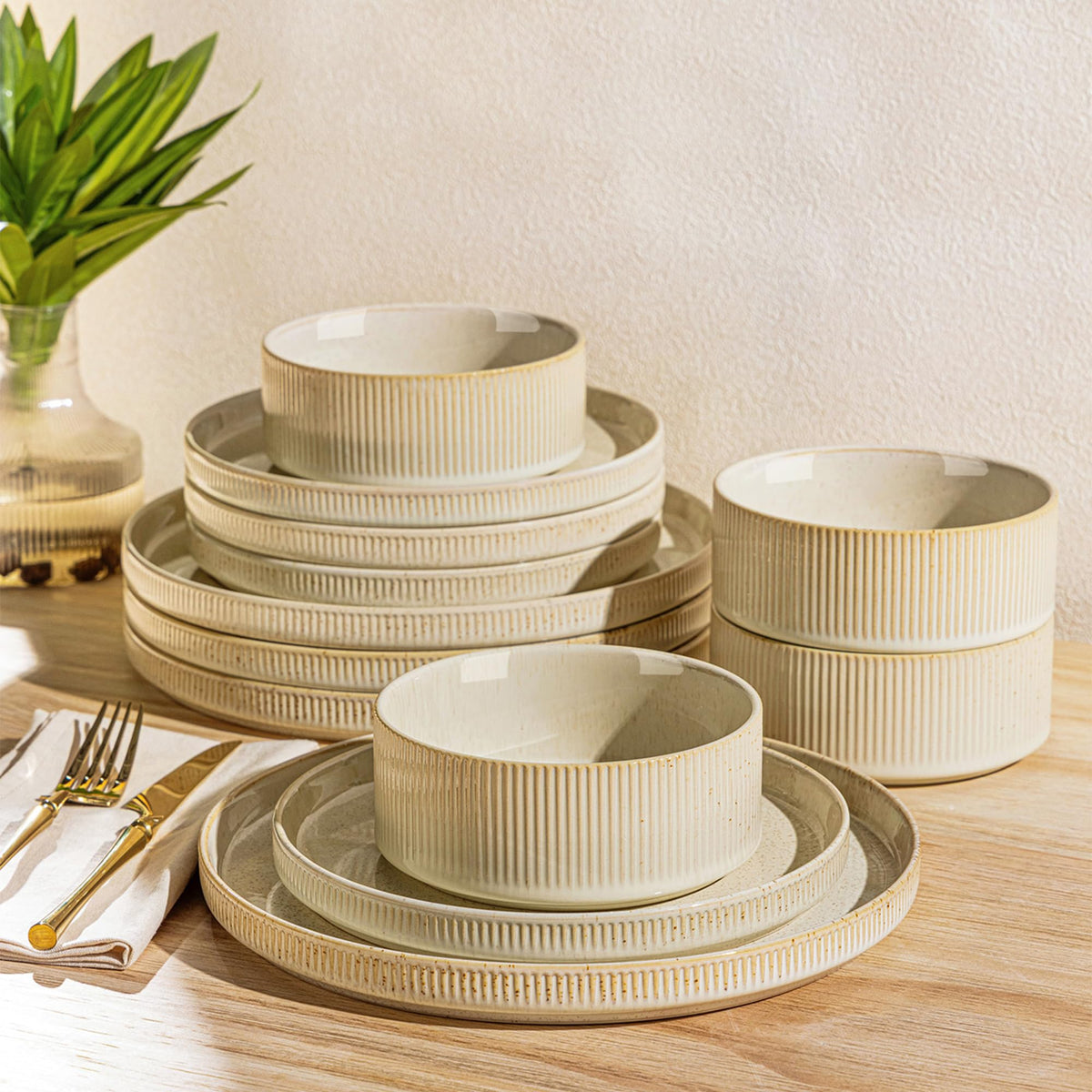 TheTerra Ceramic Dinnerware Set for 4, 12-Piece Plates and Bowls Set