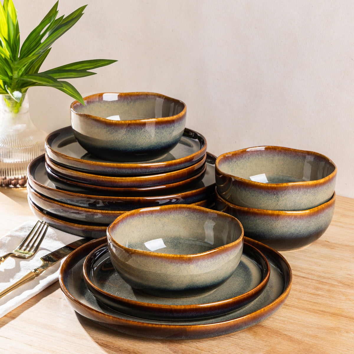 TheTerra Ceramic Dinnerware Set for 8, 24-Piece Plates and Bowls Set