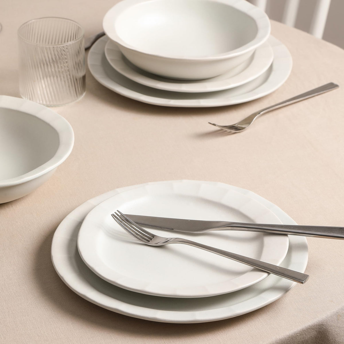 Stone Lain Oasis Stoneware Plate Dish Set, 4-Piece Dinner Plates - Ceramic Serving Dishes for 4 People - Microwave & Dishwasher Safe, White