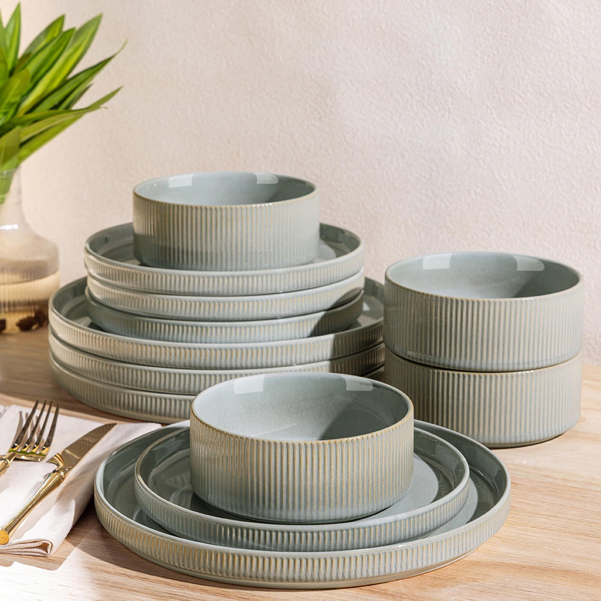 TheTerra Ceramic Dinnerware Set for 4, 12-Piece Plates and Bowls Set