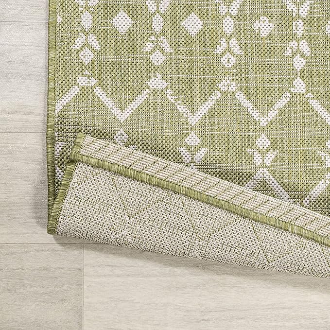 JONATHAN Y Moroccan Geometric Indoor Outdoor Area Rug 4X6 Light Green/Cream, Ourika Textured Weave for Backyard, Patio, Porch, Easy-Cleaning, High Traffic, Pet-Friendly, Non-Shedding (SMB108N-4)