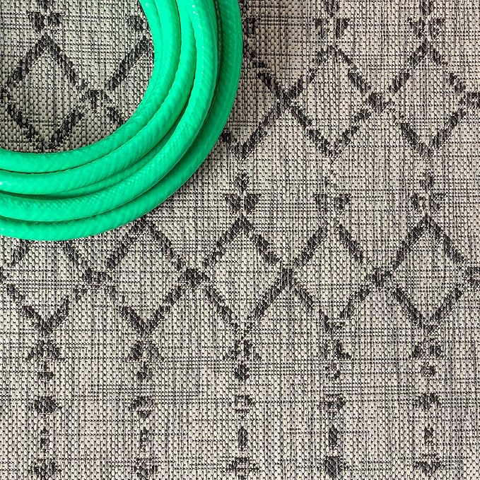 JONATHAN Y SMB108E-5R Ourika Moroccan Geometric Textured Weave Indoor/Outdoor Area Rug, Tribal, Easy Cleaning, Bedroom, Dining Room, Kitchen, Living Room, Non Shedding, Light Gray/Black, 5' Round