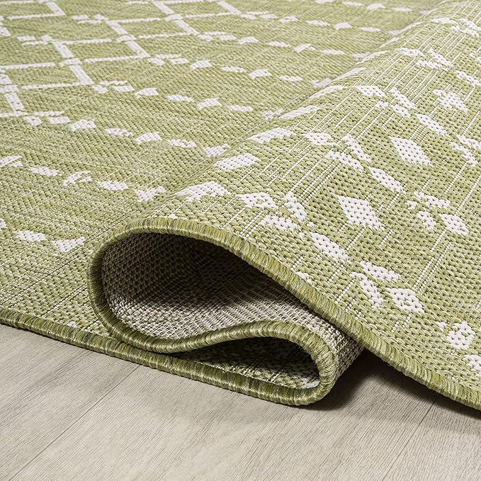 JONATHAN Y Moroccan Geometric Indoor Outdoor Area Rug 4X6 Light Green/Cream, Ourika Textured Weave for Backyard, Patio, Porch, Easy-Cleaning, High Traffic, Pet-Friendly, Non-Shedding (SMB108N-4)