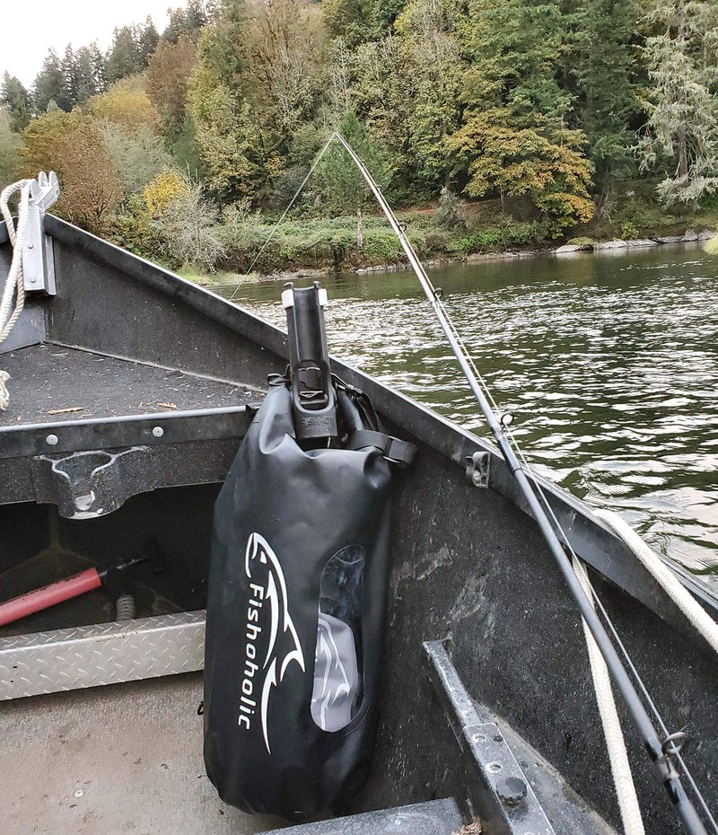 Fishoholic Dry Bag - Waterproof Gear Bags - Fail-Safe Snap - Made Tough & Durable for Kayaking Boating Fishing Hiking Camping Paddle Board & Tailgaiting (Blk, 30L)
