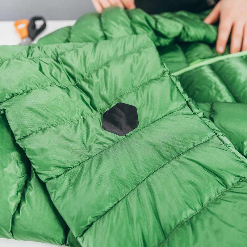 GEAR AID Tenacious Tape Hex – 2.5” & 1.5” Repair Patches (8 Patches: Four 2.5” & Four 1.5”, Coyote) – Peel-and-Stick Outdoor Nylon Fabric to Fix Holes and Burns in Down Jackets, Rain Gear and Tents