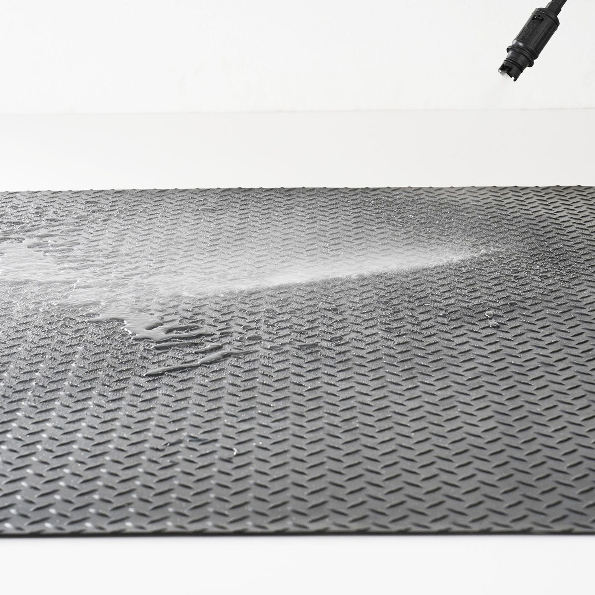 Diamond-Plate Rubber Flooring Roll, 3 mm x 4 ft x 8 ft Garage Floor Mat, SBR Rubber Garage Flooring Roll, Easy to Clean, Diamond Plate Rubber Mat for Under Cars, Garage Industry Gym, Black